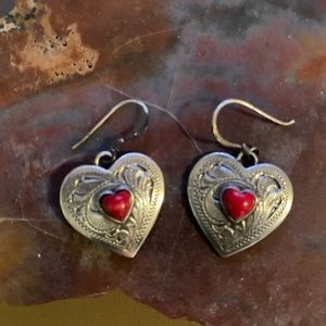 Heart-shape pierced earrings